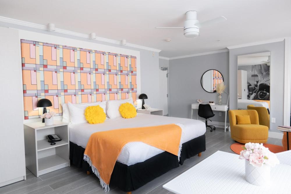 Suite with One King Bed interior